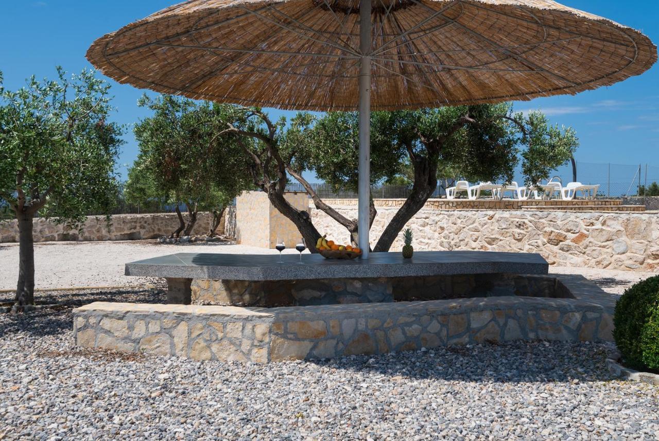 Villa Hacienda Nikolic à Milna  Extérieur photo